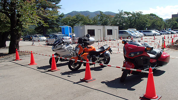鶴ヶ城の三ノ丸の駐車場